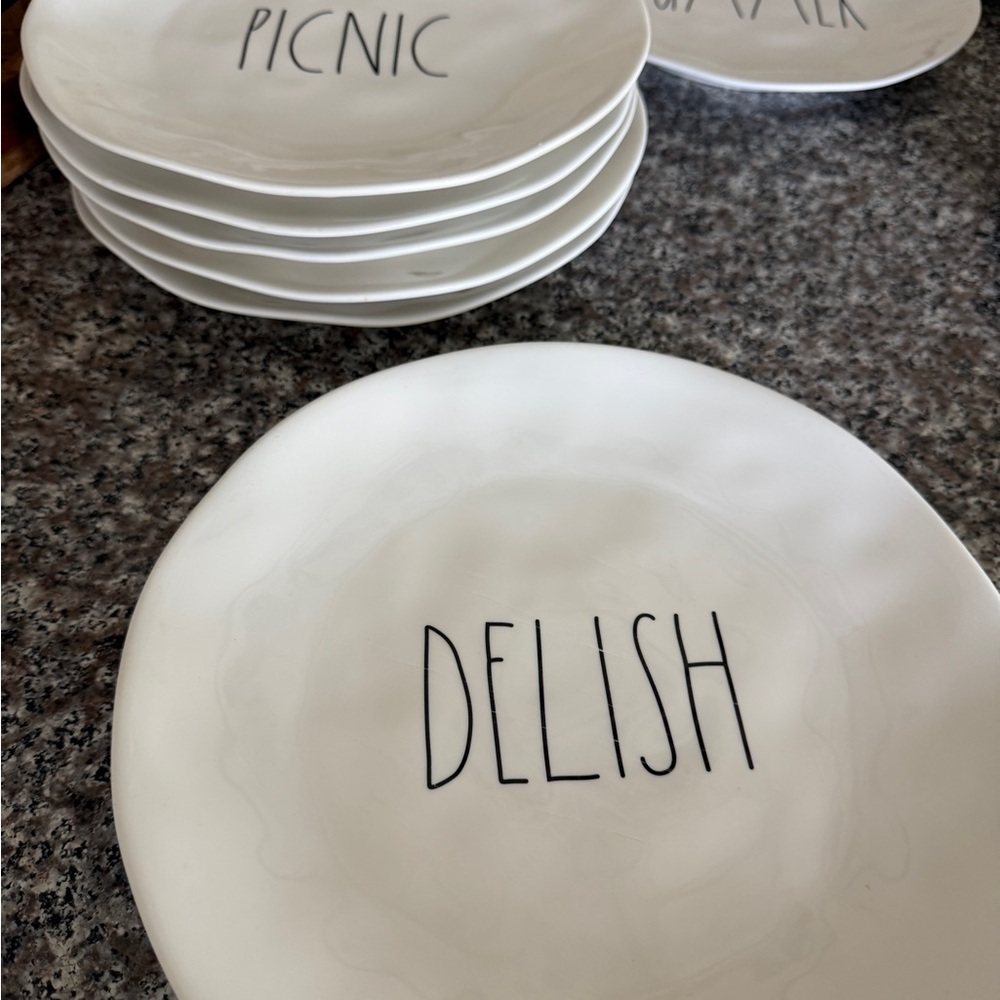 Rae Dunn Dinner Plate Set - Picture 2 of 5